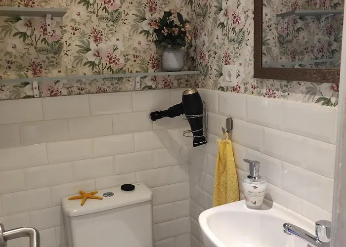 Center Flat Near The Natural Elements 아파트