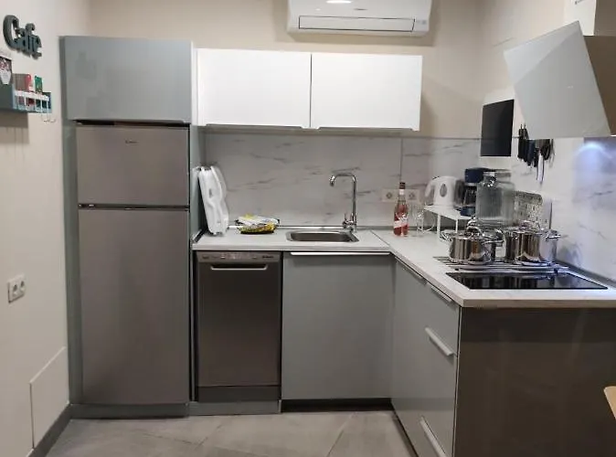 Center Flat Near The Natural Elements *